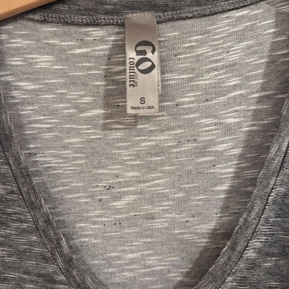 V-neck packet t-shirt - Picture 10 of 12